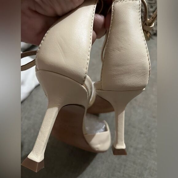 Ann Taylor Leather Sandals 6.5 Cream Color. Has sharpie on brand MSRP$68 NWOB - Picture 5 of 7